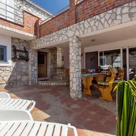 بيت للعطل Lovreno By Interhome
