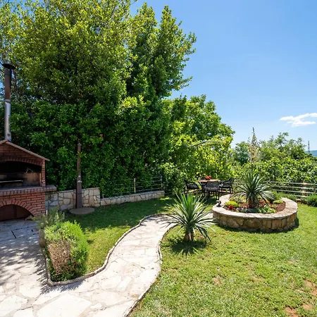 Lovreno By Interhome