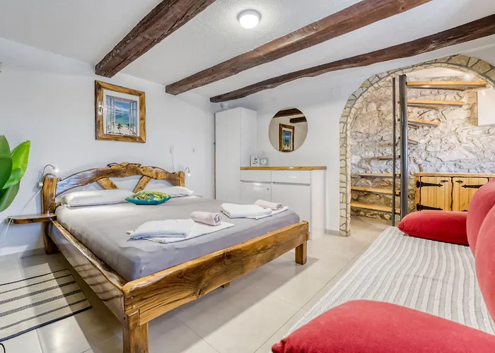Lovreno By Interhome Case de vacanță